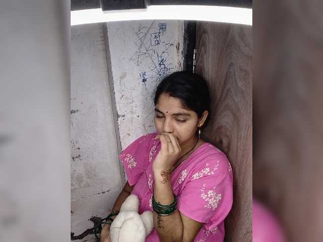 Tunnidelhi live cam on BongaCams
