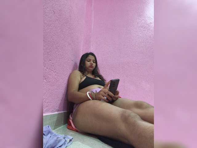 Tunnidelhi live cam on BongaCams