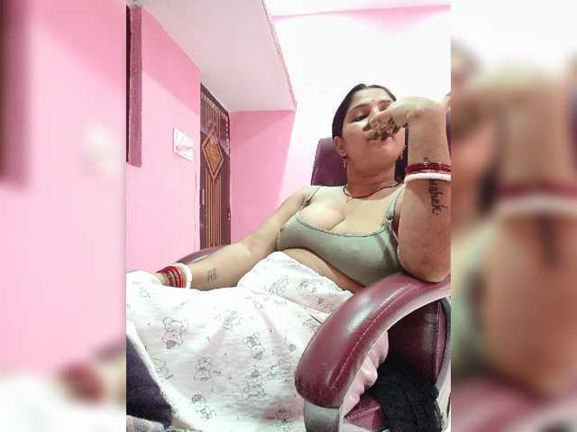 Tunnidelhi live cam on BongaCams