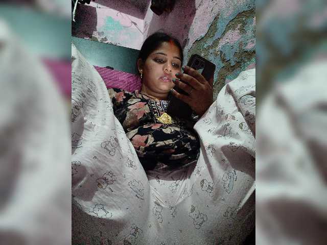 Tunnidelhi live cam on BongaCams