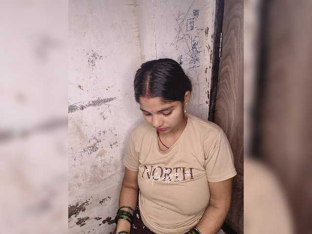 Tunnidelhi live webcam show