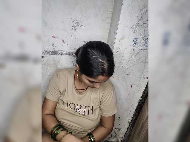 Tunnidelhi live webcam show