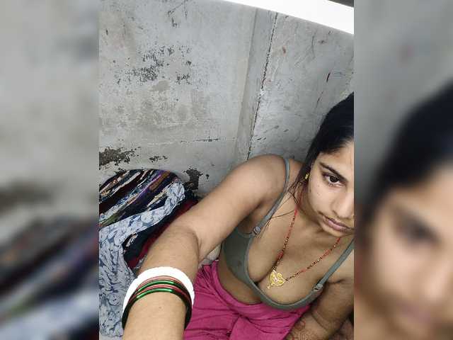 Tunnidelhi live cam on BongaCams