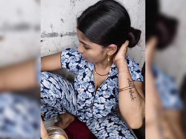 Tunnidelhi live cam on BongaCams