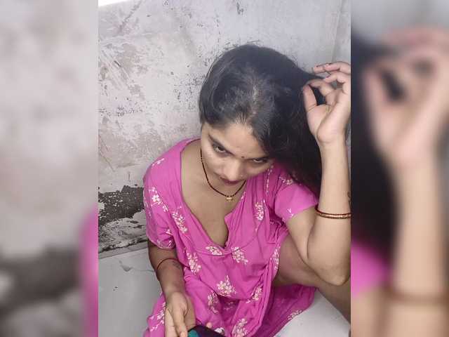 Tunnidelhi live cam on BongaCams