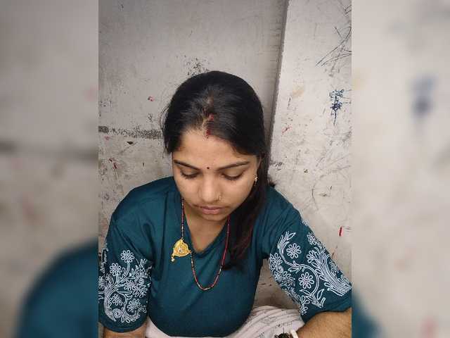 Tunnidelhi live cam on BongaCams