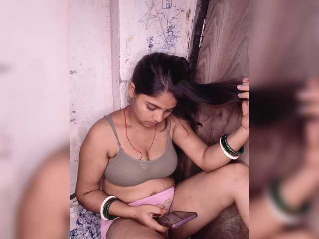 Tunnidelhi live cam on BongaCams