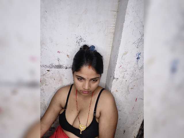 Tunnidelhi live cam on BongaCams