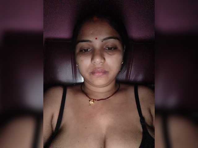 Tunnidelhi live cam on BongaCams