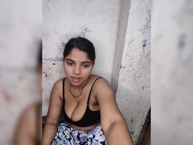 Tunnidelhi live webcam show