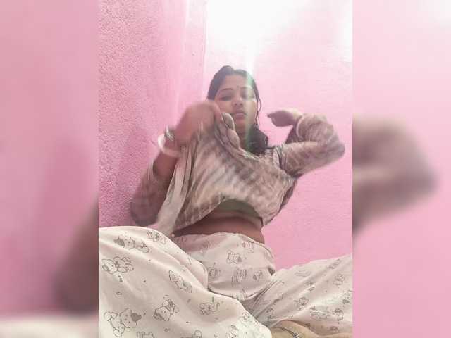 Tunnidelhi live cam on BongaCams