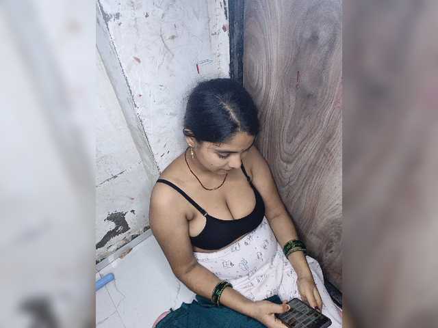 Tunnidelhi live cam on BongaCams