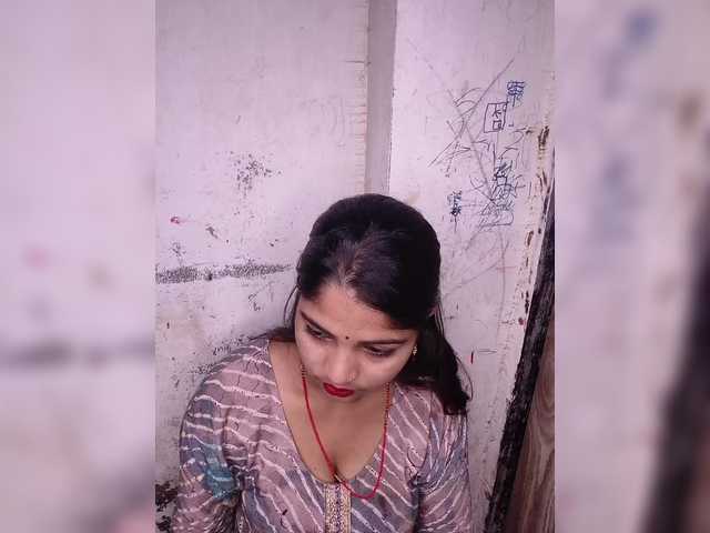 Tunnidelhi live cam on BongaCams