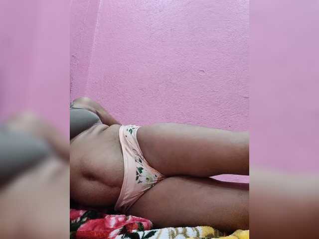 Tunnidelhi live cam on BongaCams
