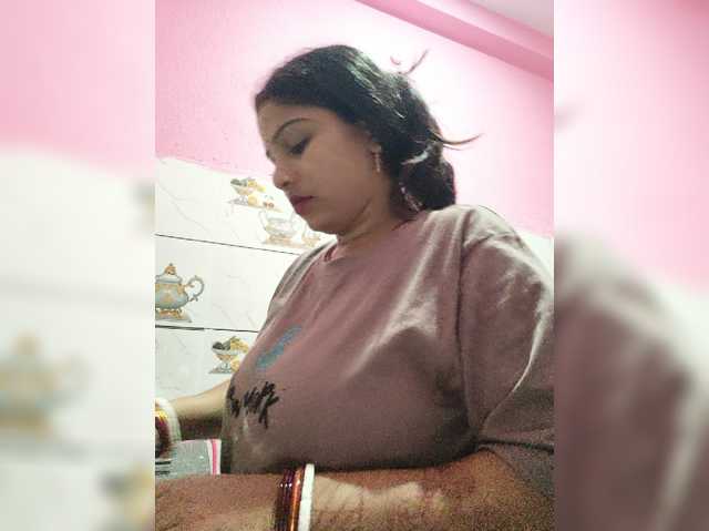 Tunnidelhi live cam on BongaCams