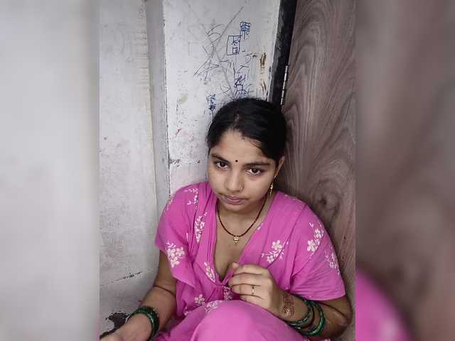 Tunnidelhi live cam on BongaCams