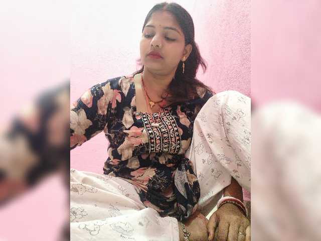 Tunnidelhi live cam on BongaCams
