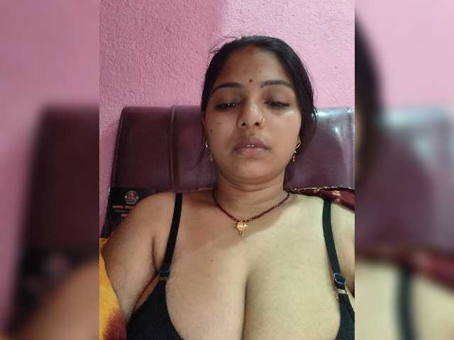 Tunnidelhi live cam on BongaCams