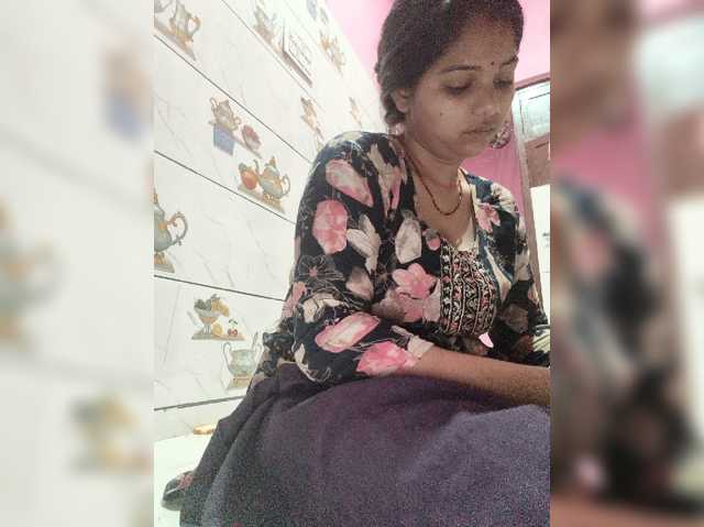 Tunnidelhi live cam on BongaCams