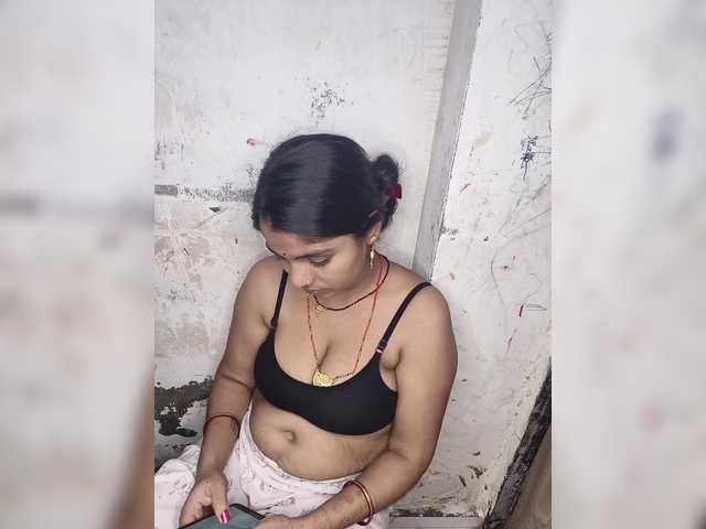Tunnidelhi live cam on BongaCams