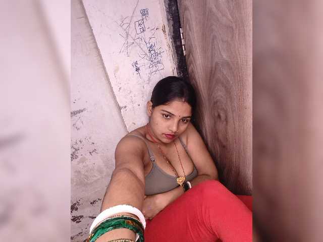 Tunnidelhi live cam on BongaCams