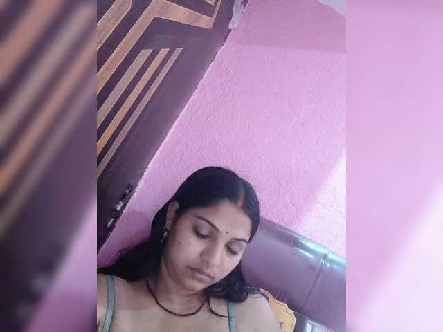 Tunnidelhi live cam on BongaCams