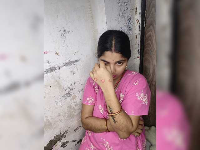 Tunnidelhi live cam on BongaCams
