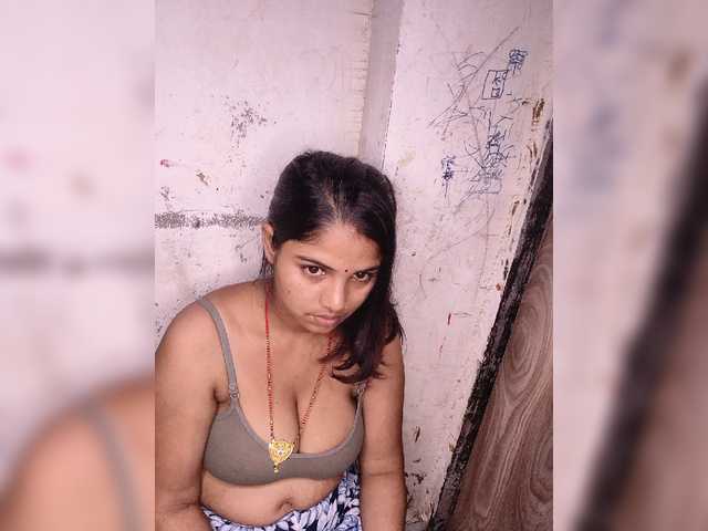 Tunnidelhi live cam on BongaCams
