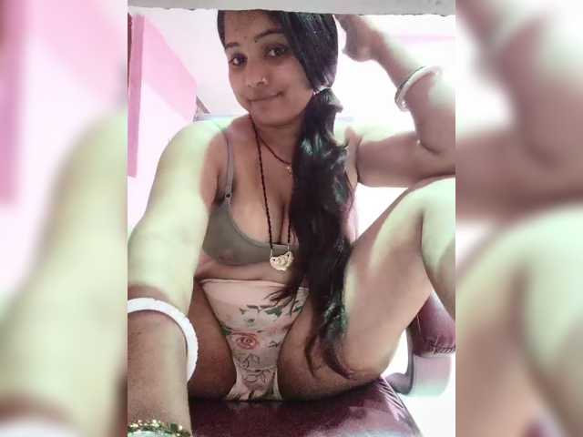 Tunnidelhi, en directo ahora en BongaCams
