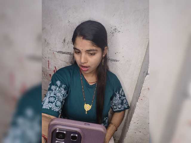 Tunnidelhi live cam on BongaCams
