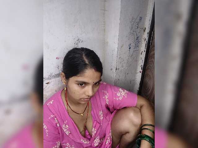 Tunnidelhi live webcam show