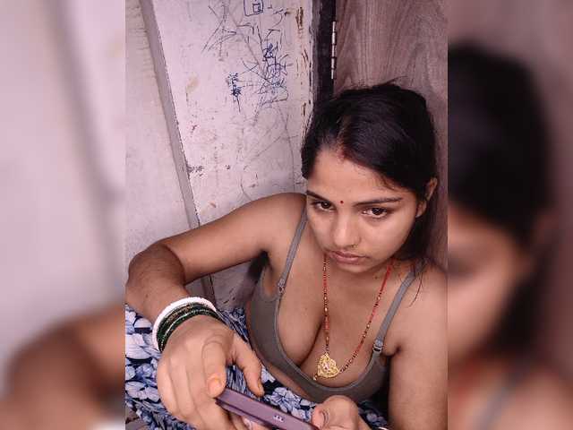 Tunnidelhi live cam on BongaCams