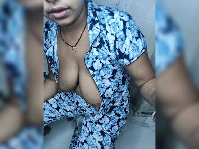 Tunnidelhi live cam on BongaCams