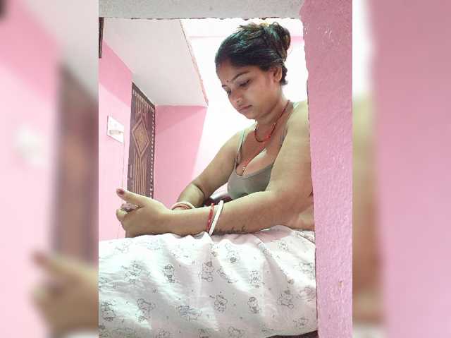 Tunnidelhi live cam on BongaCams