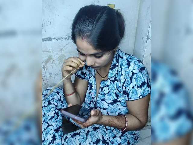 Tunnidelhi live cam on BongaCams