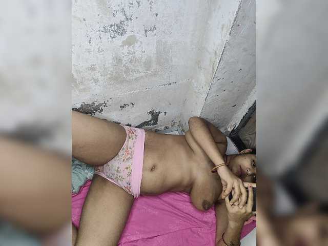 Tunnidelhi live cam on BongaCams
