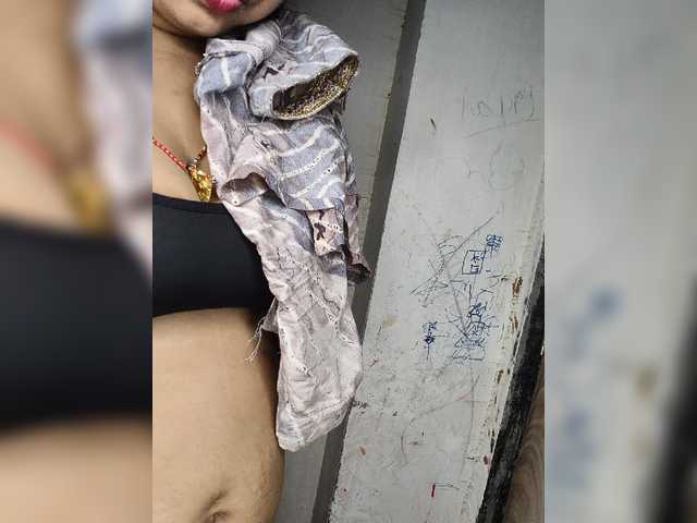 Tunnidelhi live cam on BongaCams