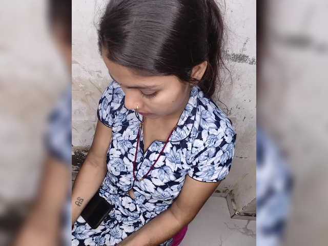 Tunnidelhi live cam on BongaCams