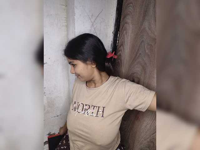 Tunnidelhi live cam on BongaCams