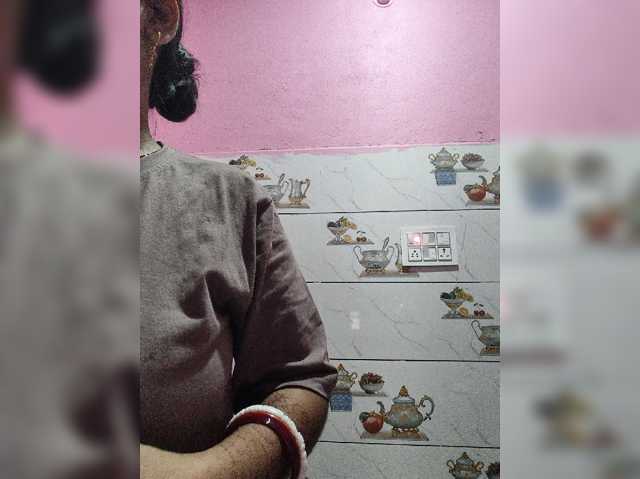 Tunnidelhi live cam on BongaCams