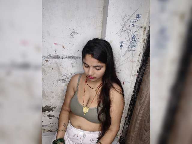 Tunnidelhi live webcam show