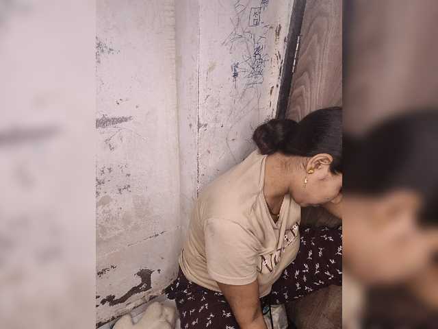 Tunnidelhi live webcam show