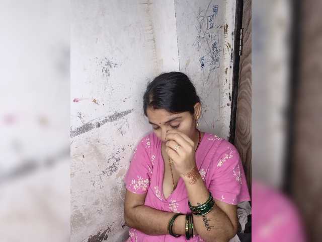 Tunnidelhi live webcam show