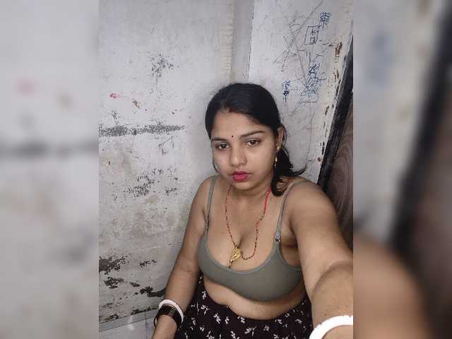 Tunnidelhi live cam on BongaCams