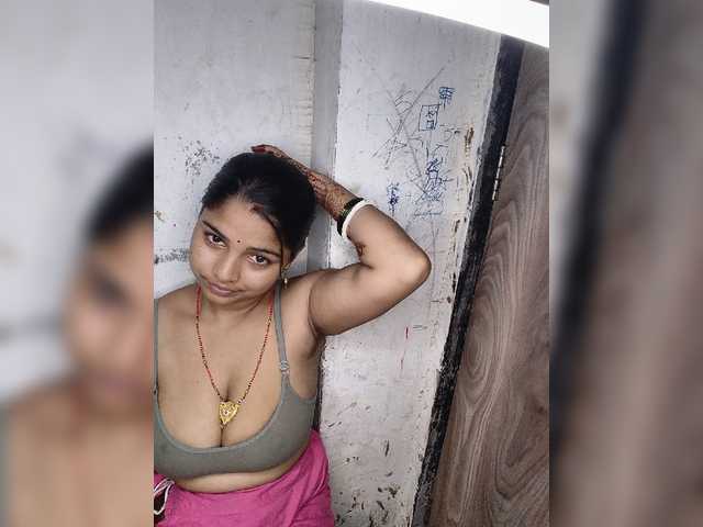 Tunnidelhi live cam on BongaCams