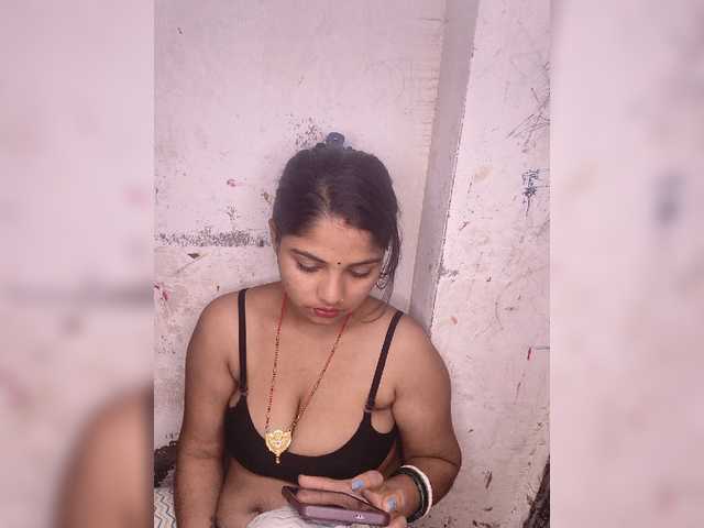 Tunnidelhi live cam on BongaCams