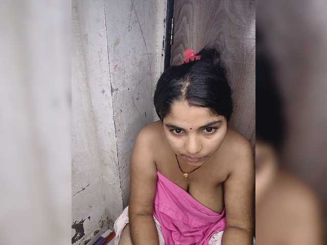 Tunnidelhi live cam on BongaCams
