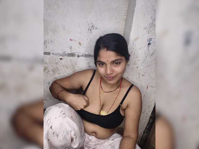 Tunnidelhi live cam on BongaCams