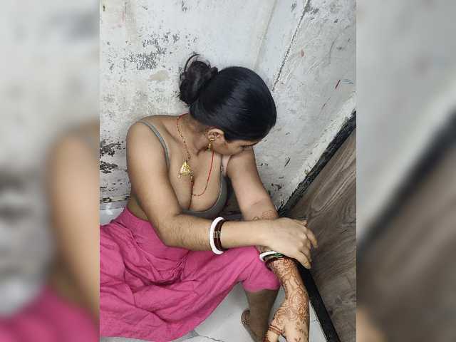 Tunnidelhi live cam on BongaCams