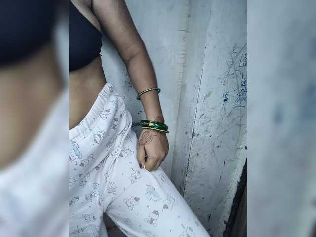 Tunnidelhi live cam on BongaCams